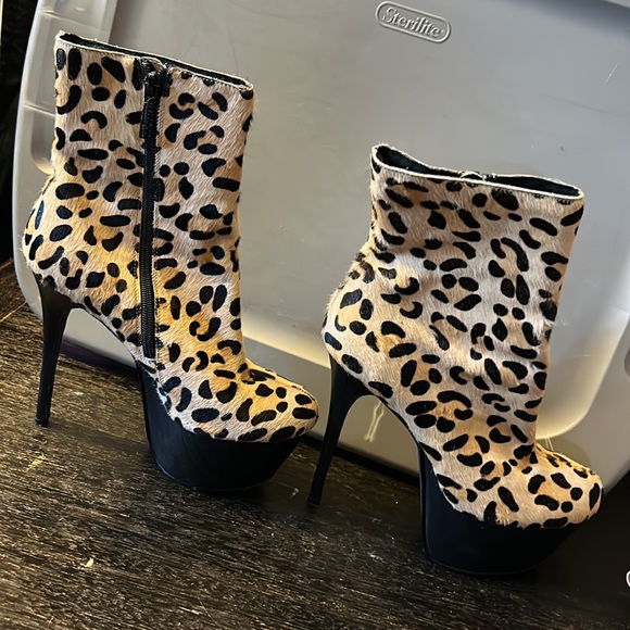 Animal print, heeled booties - Picture 5 of 16